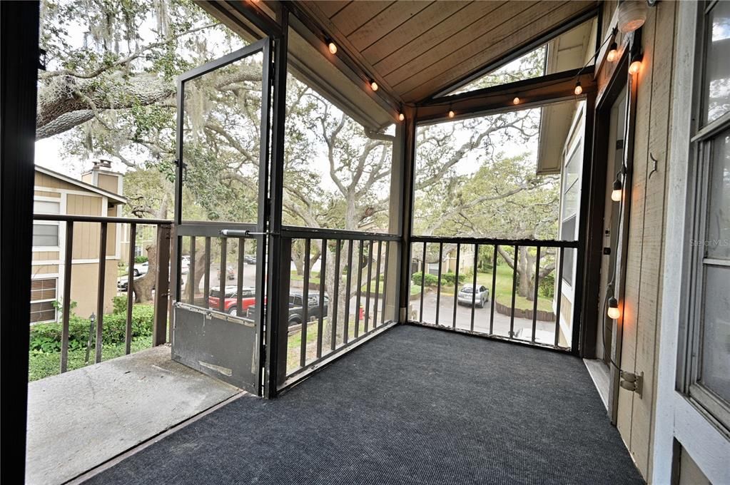 Под контрактом: $1,500 (2 спален, 2 ванн, 912 Квадратных фут)