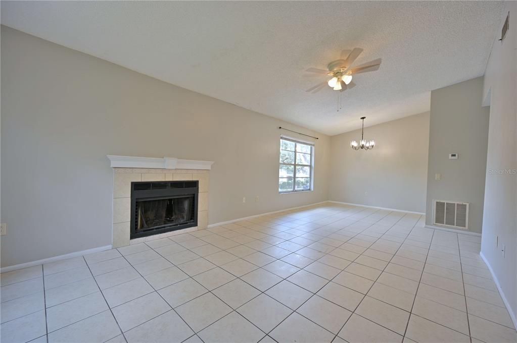 Под контрактом: $1,500 (2 спален, 2 ванн, 912 Квадратных фут)