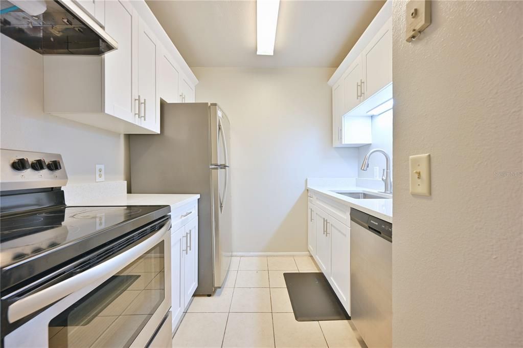 Под контрактом: $1,500 (2 спален, 2 ванн, 912 Квадратных фут)