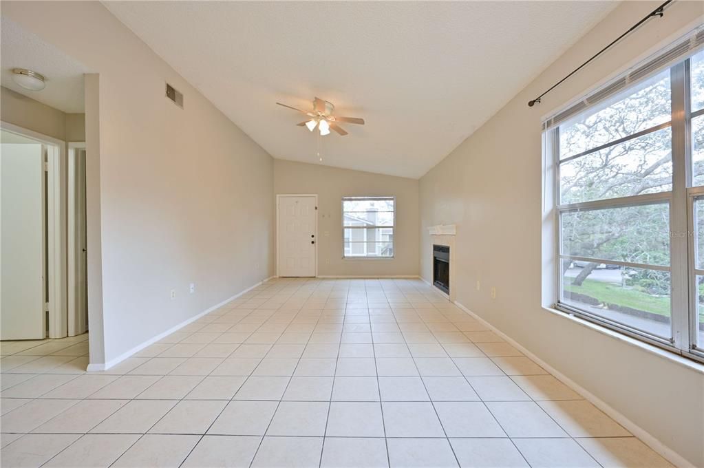 Под контрактом: $1,500 (2 спален, 2 ванн, 912 Квадратных фут)