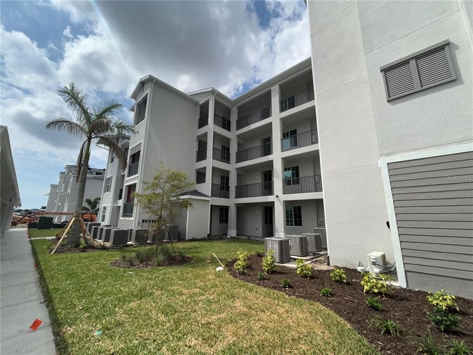 For Rent: $2,000 (2 beds, 2 baths, 1239 Square Feet)