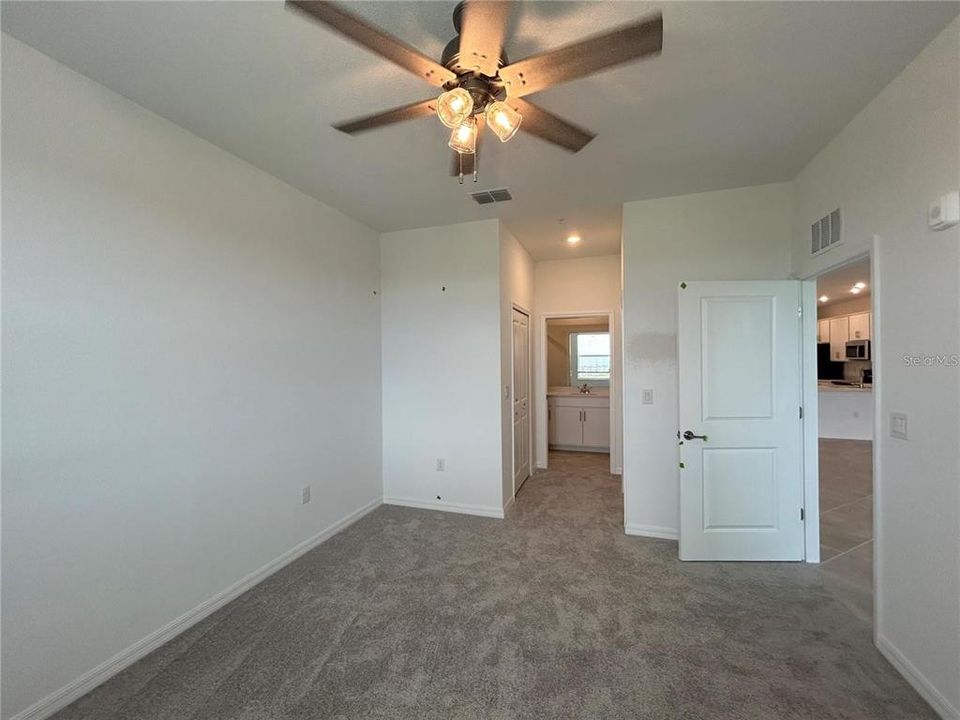 For Rent: $2,000 (2 beds, 2 baths, 1239 Square Feet)