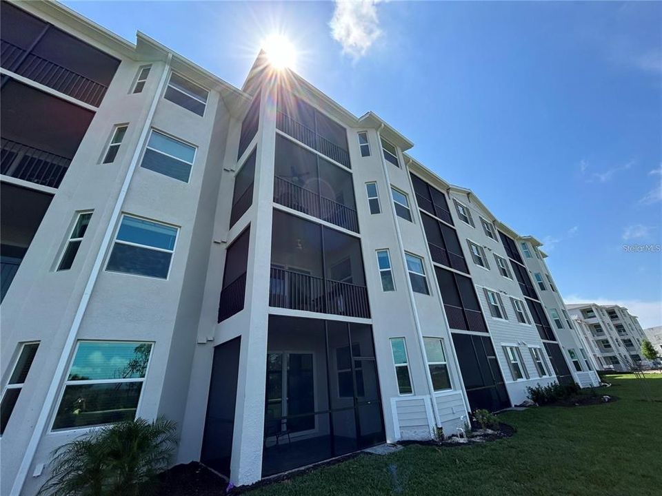 For Rent: $2,000 (2 beds, 2 baths, 1239 Square Feet)