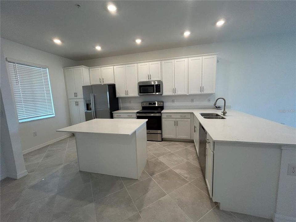 For Rent: $2,000 (2 beds, 2 baths, 1239 Square Feet)