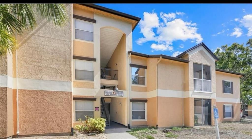 Vendido Recientemente: $280,000 (4 camas, 2 baños, 1323 Pies cuadrados)