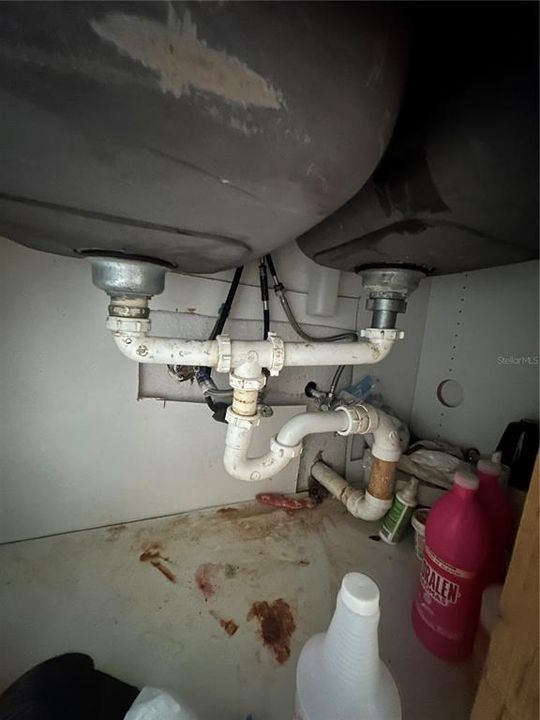 For Sale: $179,600 (2 beds, 1 baths, 672 Square Feet)