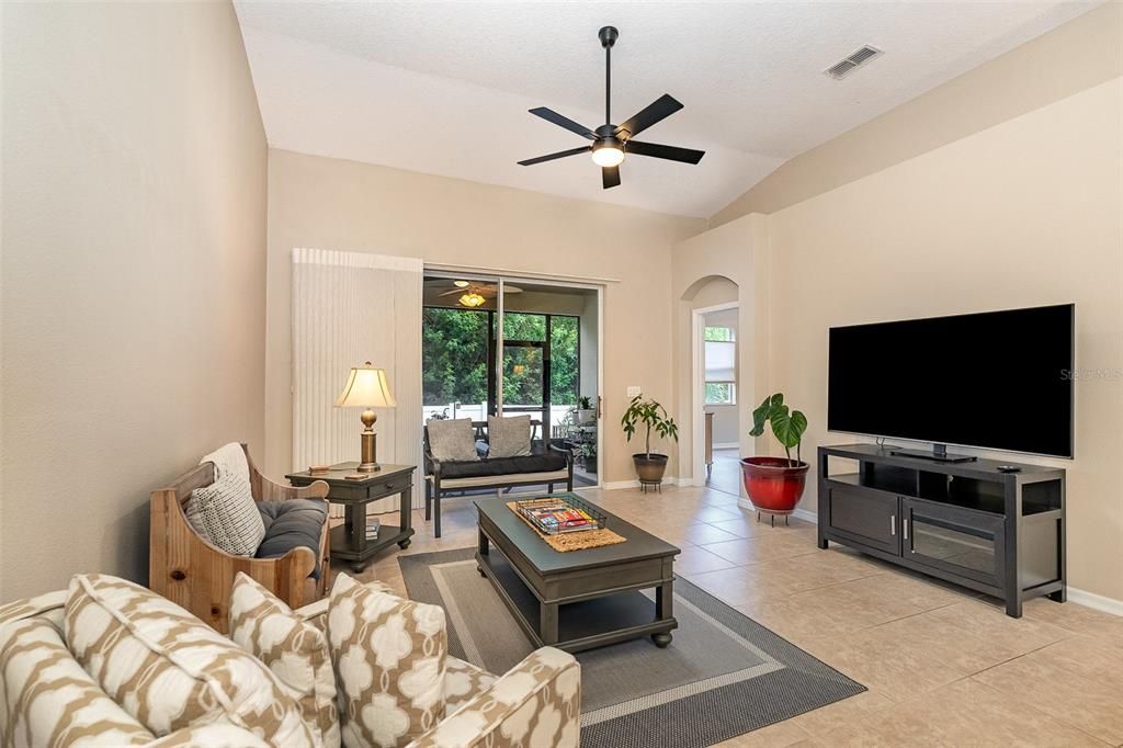 En Venta: $359,900 (3 camas, 2 baños, 1613 Pies cuadrados)