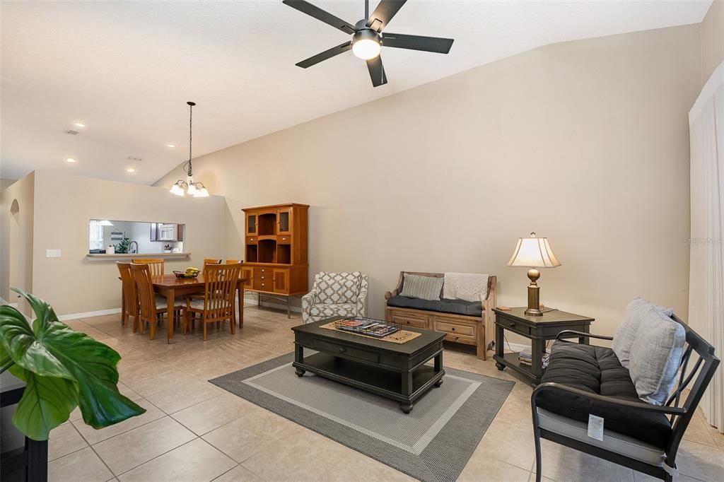 En Venta: $359,900 (3 camas, 2 baños, 1613 Pies cuadrados)