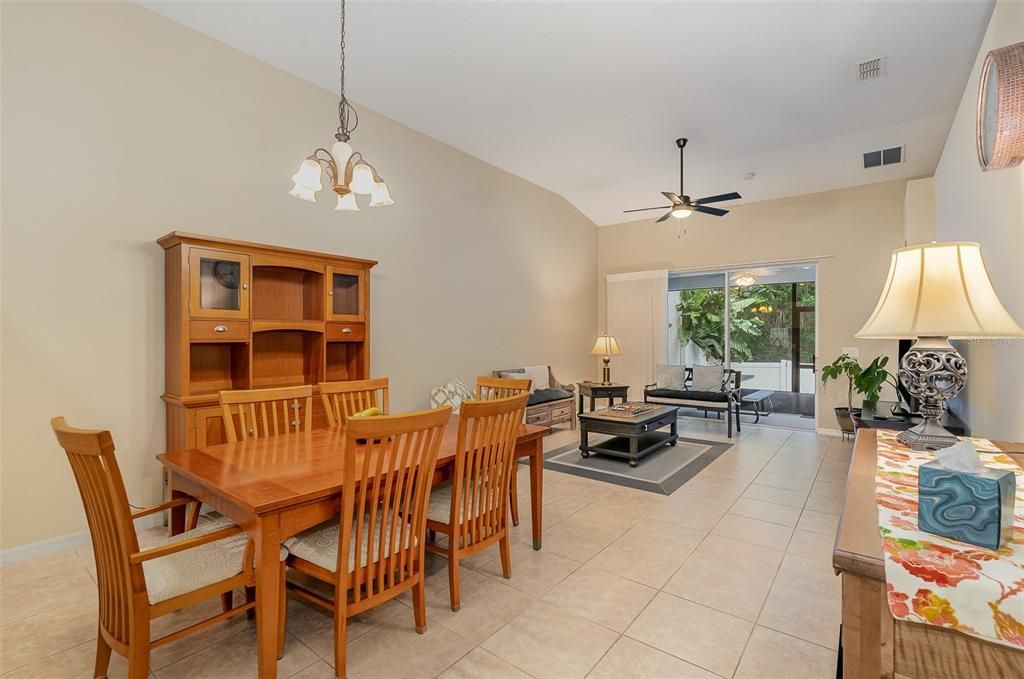 En Venta: $359,900 (3 camas, 2 baños, 1613 Pies cuadrados)