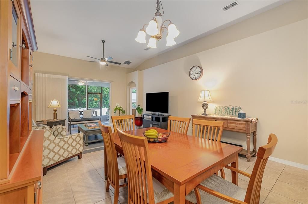 En Venta: $359,900 (3 camas, 2 baños, 1613 Pies cuadrados)