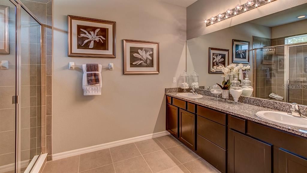 合同活跃: $338,990 (4 贝兹, 2 浴室, 2034 平方英尺)