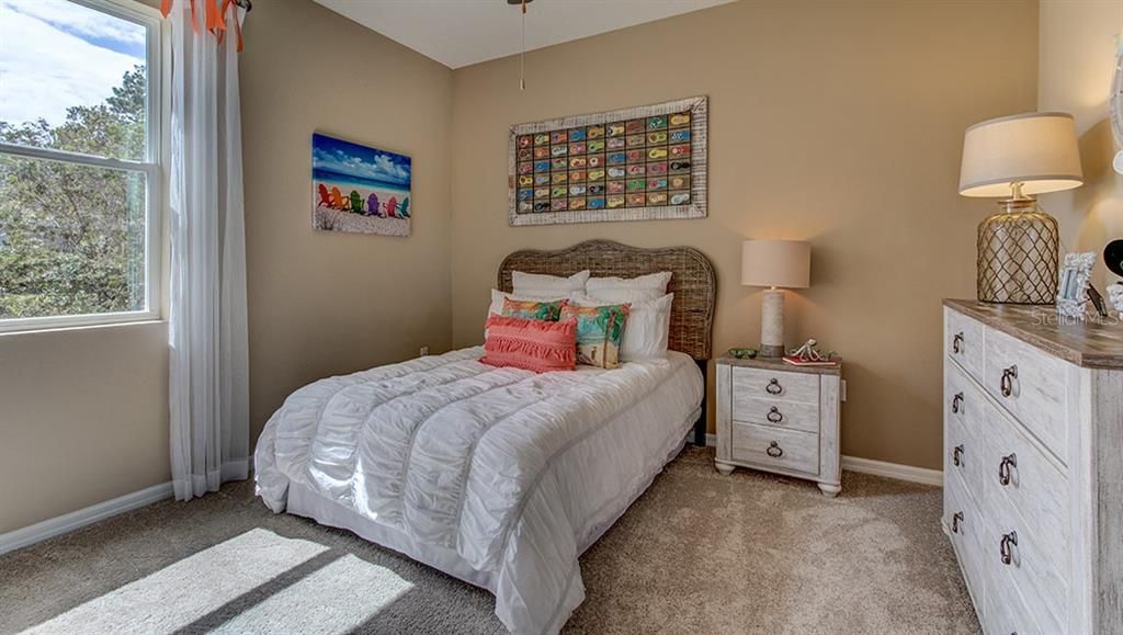 合同活跃: $338,990 (4 贝兹, 2 浴室, 2034 平方英尺)