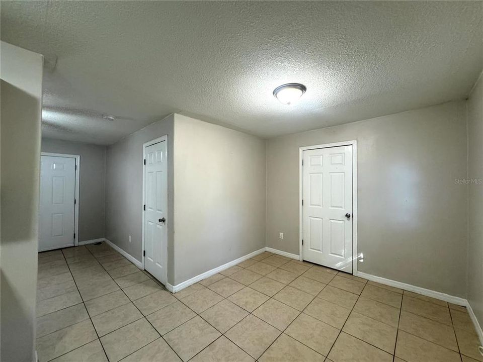 合同活跃: $295,000 (3 贝兹, 0 浴室, 1716 平方英尺)