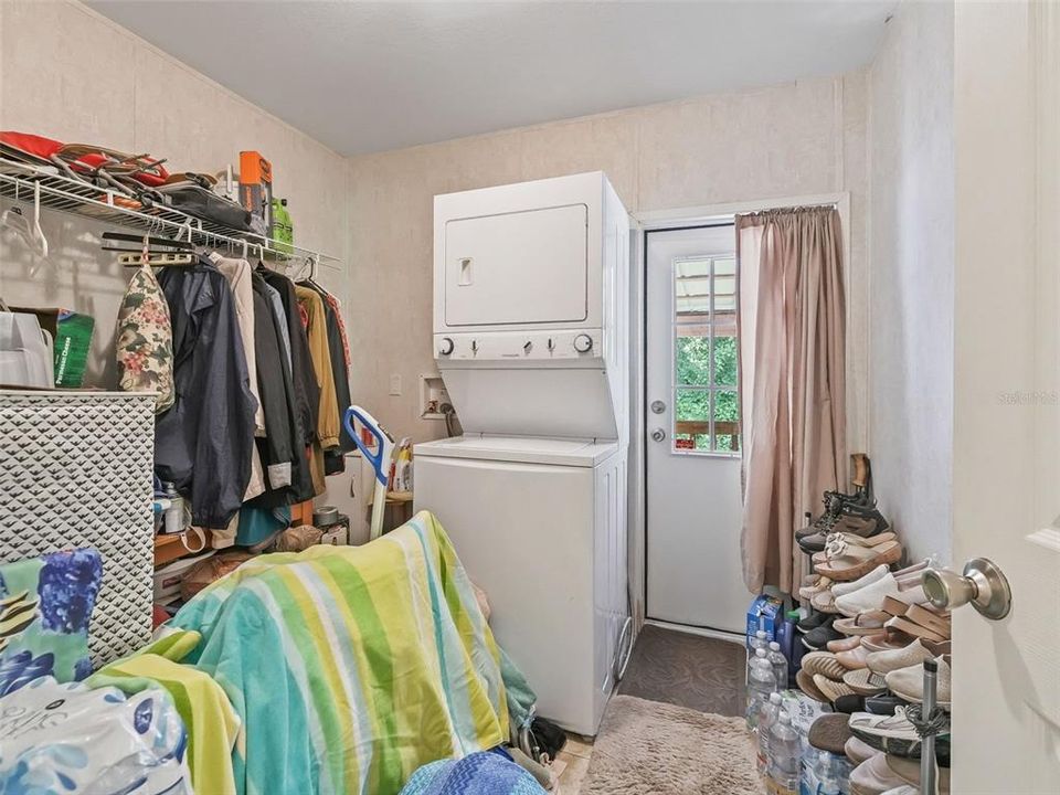 合同活跃: $290,000 (2 贝兹, 2 浴室, 1296 平方英尺)