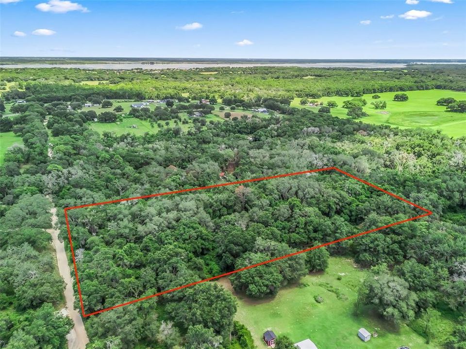 合同活跃: $290,000 (2 贝兹, 2 浴室, 1296 平方英尺)