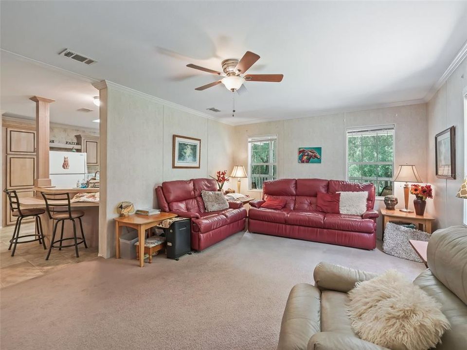 合同活跃: $290,000 (2 贝兹, 2 浴室, 1296 平方英尺)