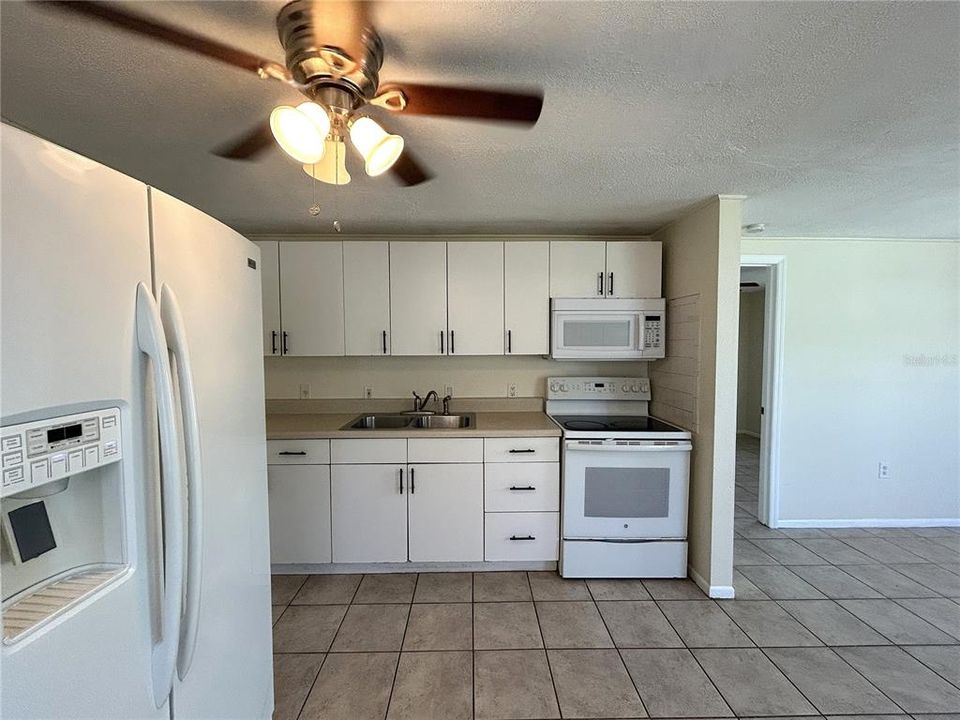 For Rent: $1,200 (1 beds, 1 baths, 650 Square Feet)