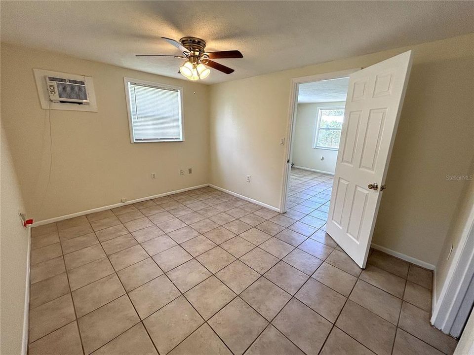 For Rent: $1,200 (1 beds, 1 baths, 650 Square Feet)