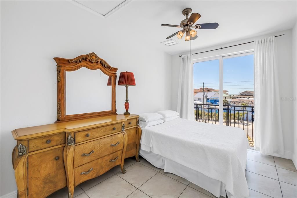 待售: $989,900 (3 贝兹, 3 浴室, 2680 平方英尺)