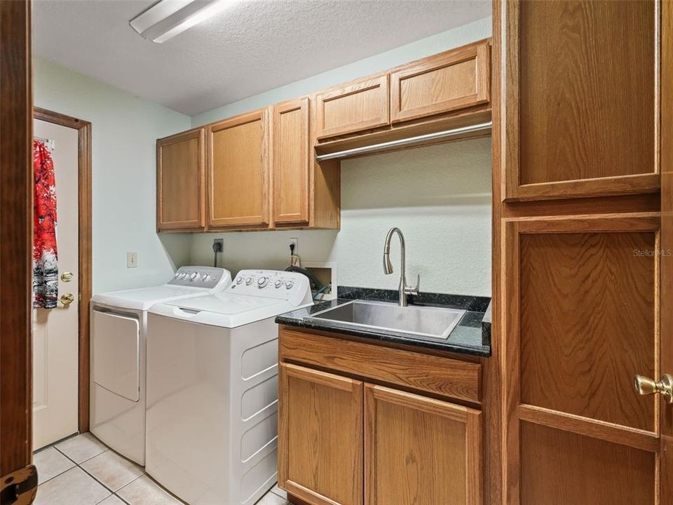 En Venta: $598,700 (3 camas, 2 baños, 2087 Pies cuadrados)