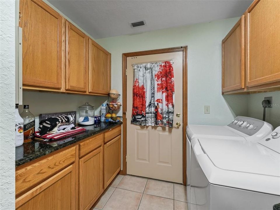 En Venta: $598,700 (3 camas, 2 baños, 2087 Pies cuadrados)