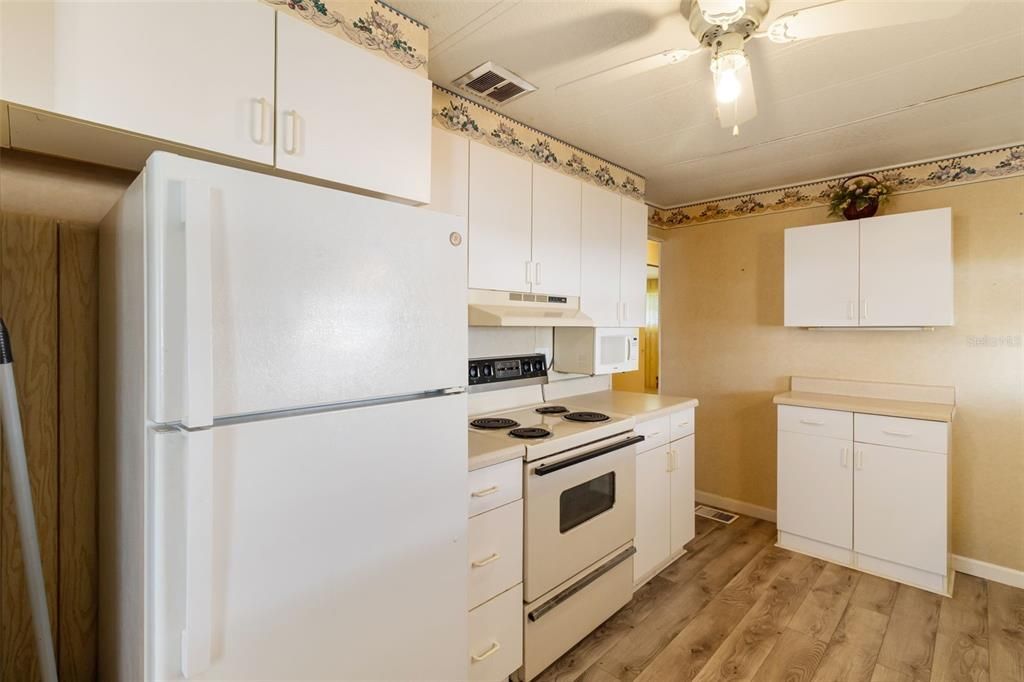 待售: $110,000 (2 贝兹, 2 浴室, 1120 平方英尺)