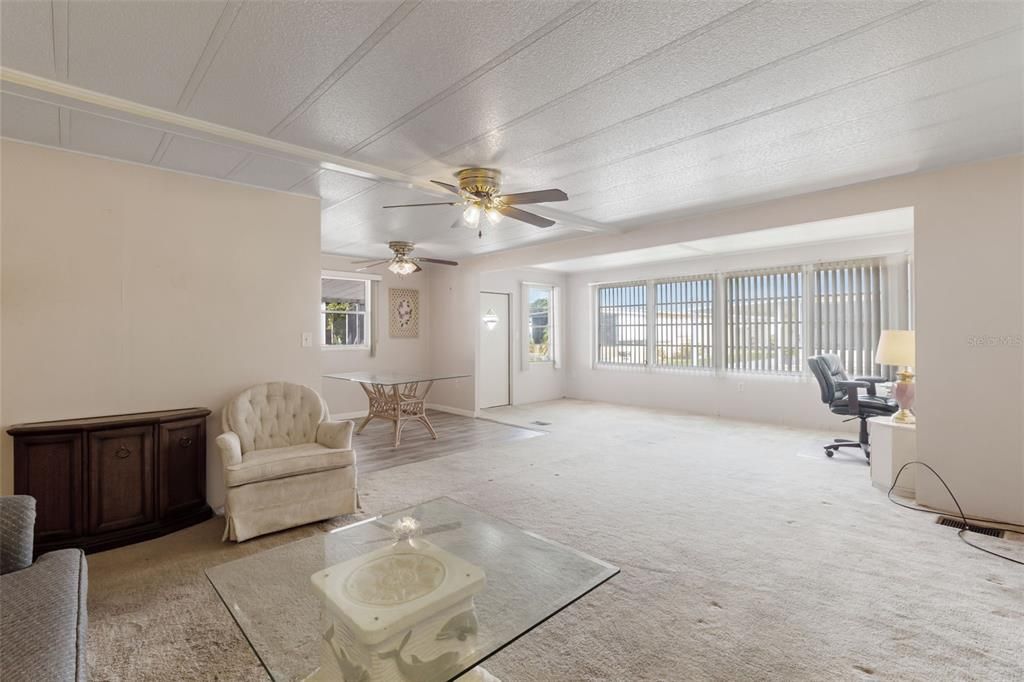 待售: $110,000 (2 贝兹, 2 浴室, 1120 平方英尺)