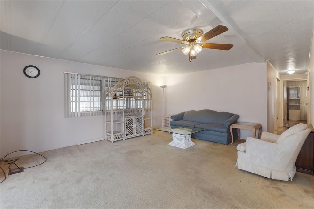 待售: $110,000 (2 贝兹, 2 浴室, 1120 平方英尺)