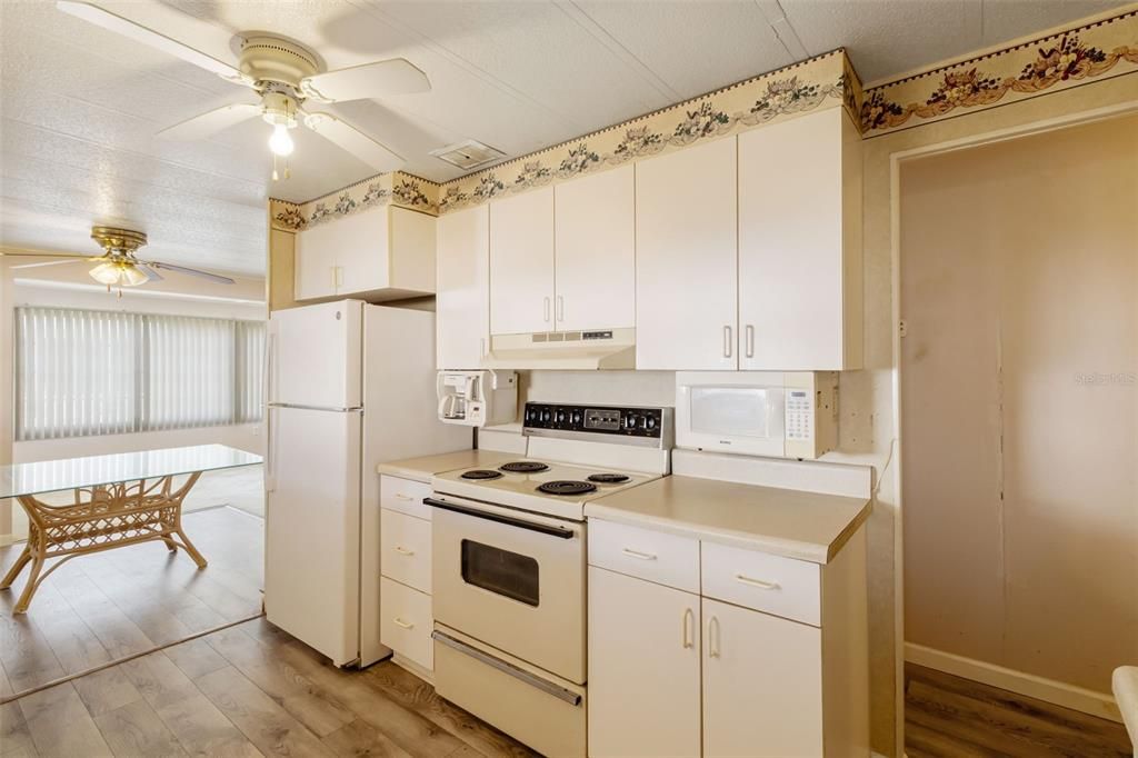 待售: $110,000 (2 贝兹, 2 浴室, 1120 平方英尺)