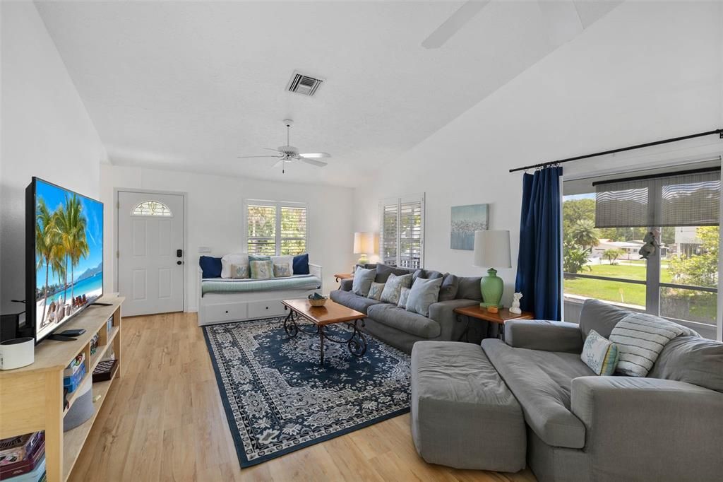 En Venta: $599,900 (3 camas, 2 baños, 1491 Pies cuadrados)