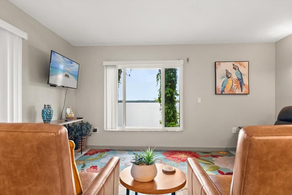 For Sale: $170,000 (1 beds, 1 baths, 781 Square Feet)