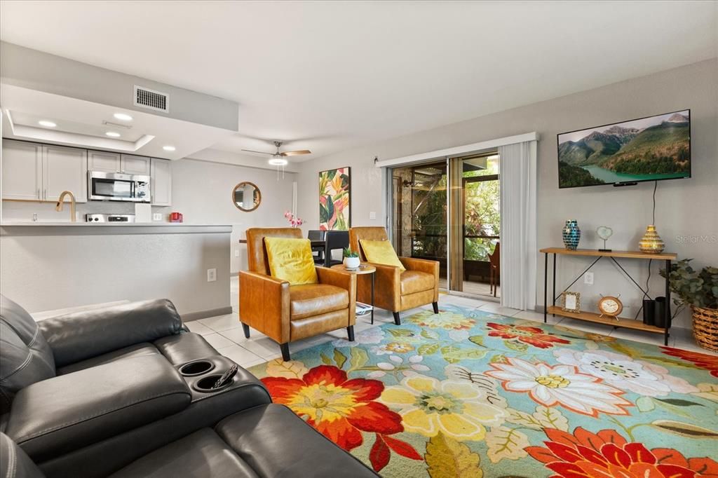 For Sale: $170,000 (1 beds, 1 baths, 781 Square Feet)