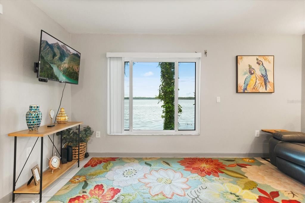 For Sale: $170,000 (1 beds, 1 baths, 781 Square Feet)