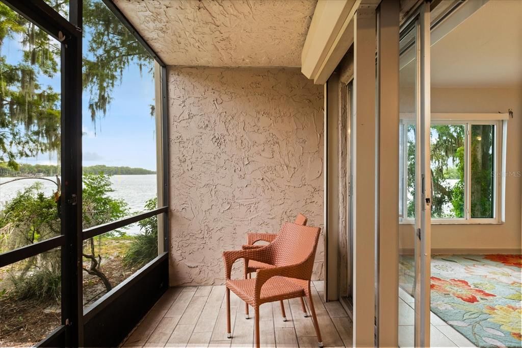 For Sale: $170,000 (1 beds, 1 baths, 781 Square Feet)