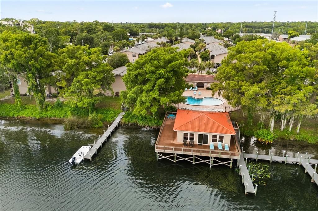 For Sale: $170,000 (1 beds, 1 baths, 781 Square Feet)