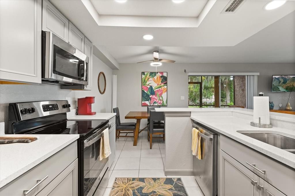 For Sale: $170,000 (1 beds, 1 baths, 781 Square Feet)