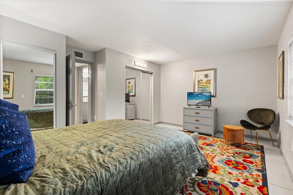 For Sale: $170,000 (1 beds, 1 baths, 781 Square Feet)