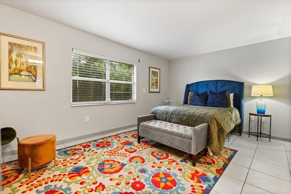 For Sale: $170,000 (1 beds, 1 baths, 781 Square Feet)