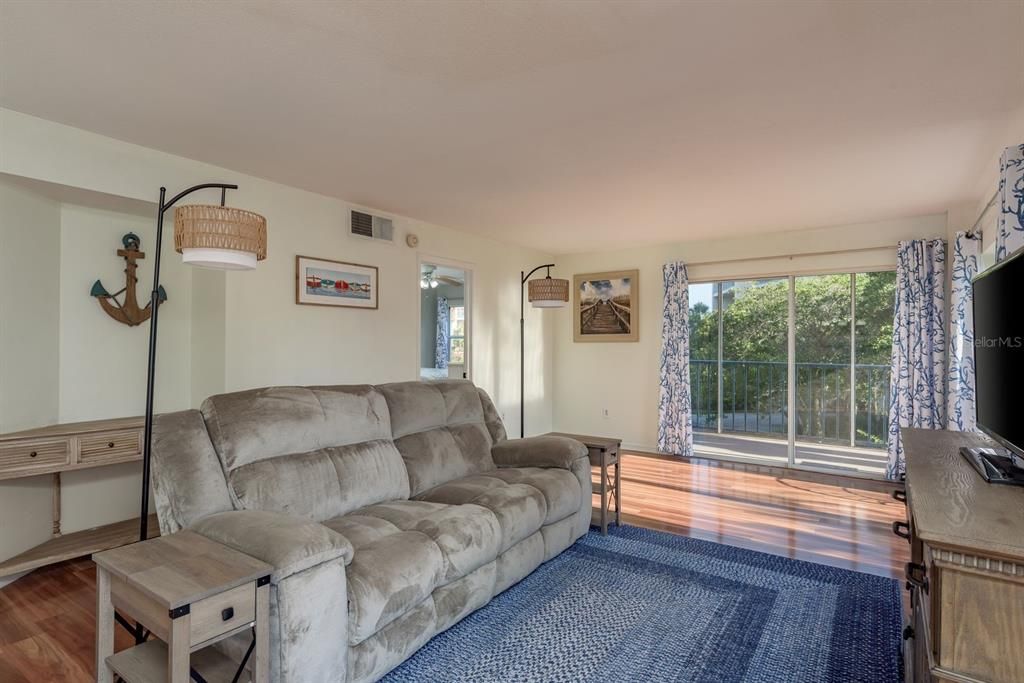 En Venta: $259,900 (2 camas, 2 baños, 1410 Pies cuadrados)