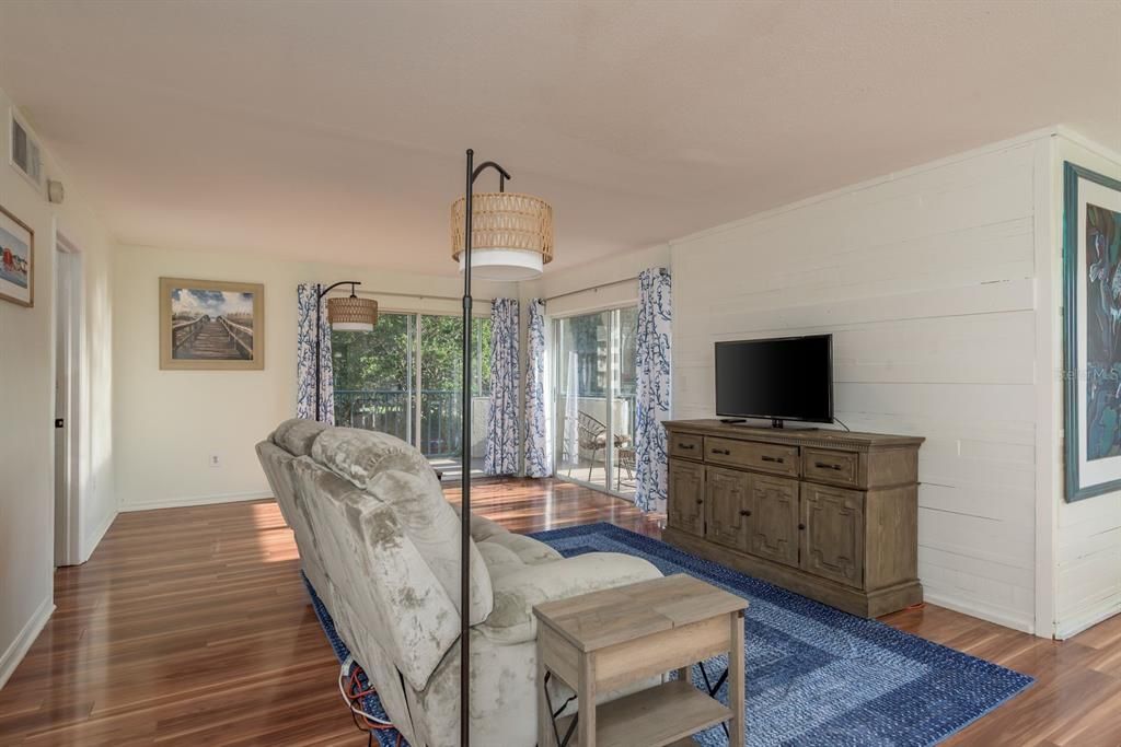 En Venta: $259,900 (2 camas, 2 baños, 1410 Pies cuadrados)