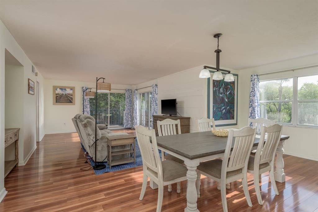 En Venta: $259,900 (2 camas, 2 baños, 1410 Pies cuadrados)