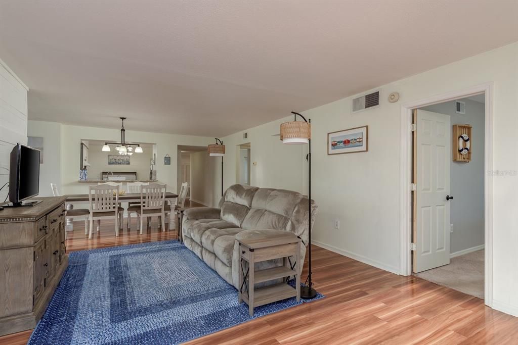 En Venta: $259,900 (2 camas, 2 baños, 1410 Pies cuadrados)