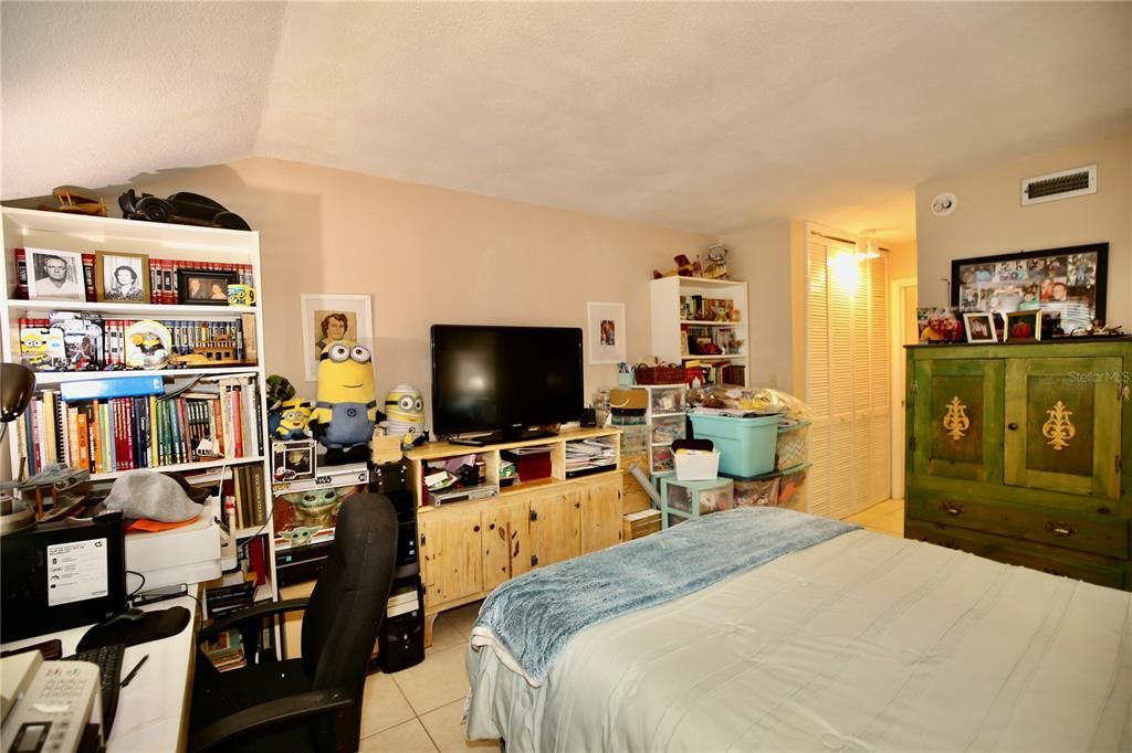 待售: $190,000 (2 贝兹, 1 浴室, 885 平方英尺)