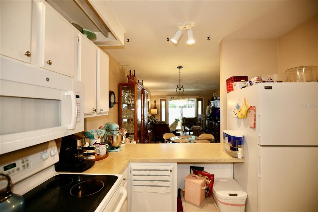 待售: $190,000 (2 贝兹, 1 浴室, 885 平方英尺)