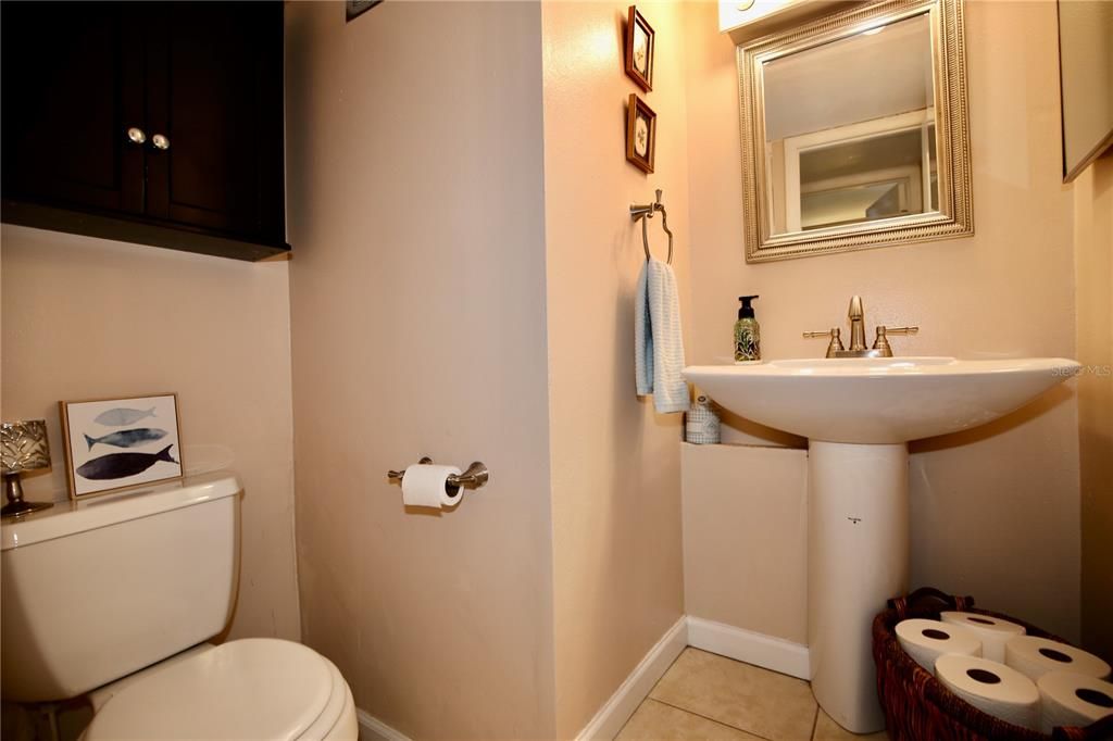 待售: $190,000 (2 贝兹, 1 浴室, 885 平方英尺)