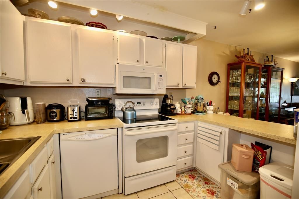 待售: $190,000 (2 贝兹, 1 浴室, 885 平方英尺)