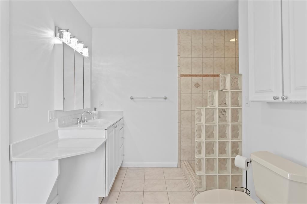 En Venta: $2,395,000 (4 camas, 3 baños, 3992 Pies cuadrados)