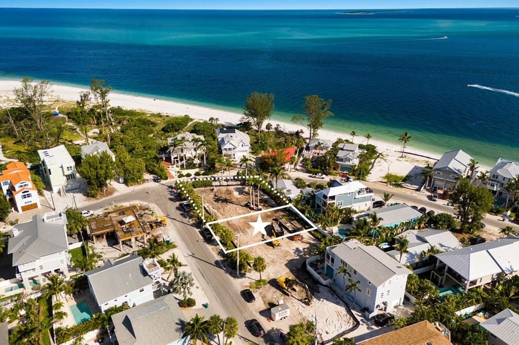 На продажу: $999,000 (0.11 acres)