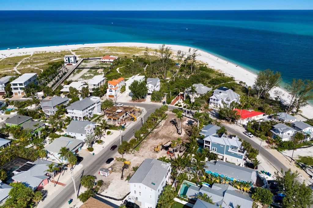 На продажу: $999,000 (0.11 acres)