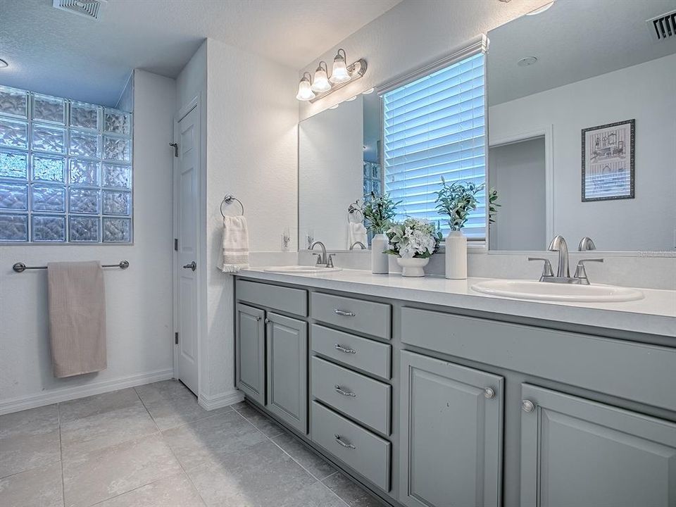 Activo con contrato: $299,900 (3 camas, 2 baños, 1856 Pies cuadrados)